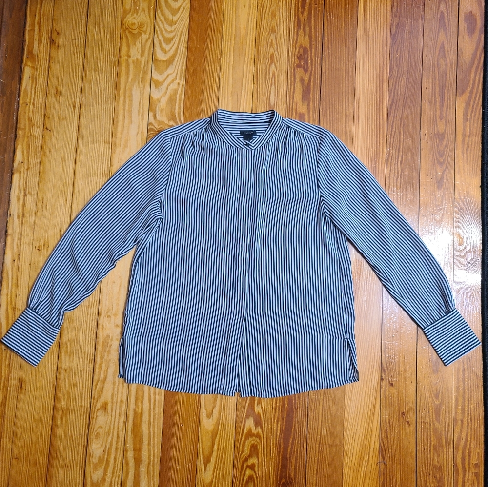 🦋Sale🦋4/$25Ann Taylor Factory Button Down Blouse - Picture 3 of 12